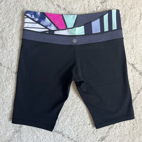 Lululemon Reversible Yoga Shorts (Size 6) - Picture 9 of 16